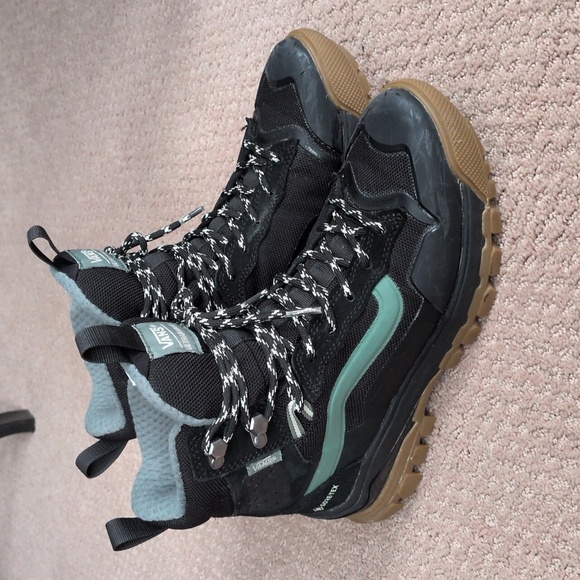 Vans Shoes - Vans UltraRange EXO Hi MTE-3 Gore-Tex winter boots Women 8.5 Men 7